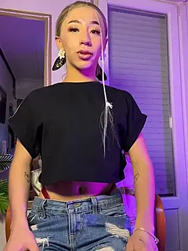 Littlebunny21 online show from 10.24.25