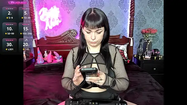 Snapshot of BettyNoir chatting on 11.26.25 BettyNoir online show from 11.26.25