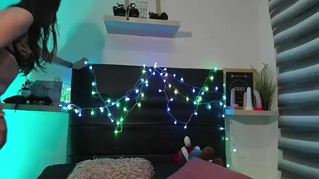 Snapshot of GABY_DAVIS chatting on 12.21.24 GABY DAVIS online show from 12.21.24