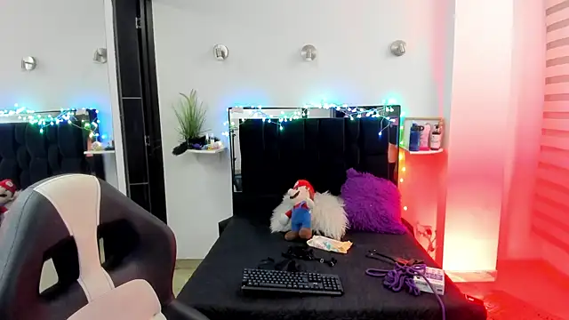 Snapshot of GABY_DAVIS chatting on 01.25.25 GABY DAVIS online show from 01.25.25