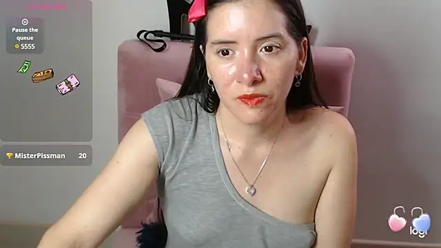 Snapshot of spicey_latina chatting on 01.14.25 spicey latina online show from 01.14.25