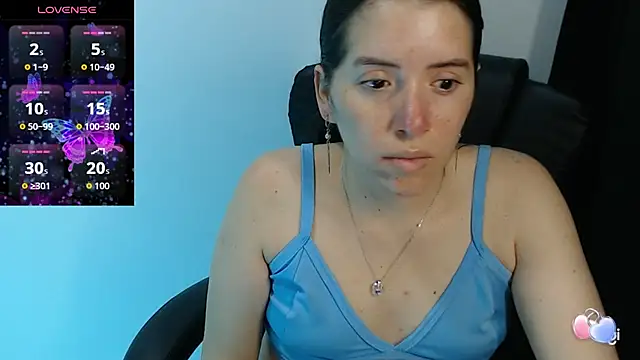 Snapshot of spicey_latina chatting on 09.25.25 spicey latina online show from 09.25.25