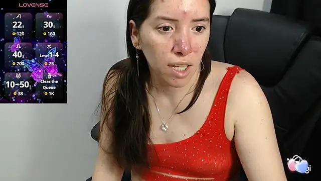 Snapshot of spicey_latina chatting on 10.21.25 spicey latina online show from 10.21.25