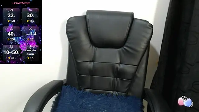 Snapshot of spicey_latina chatting on 10.22.25 spicey latina online show from 10.22.25