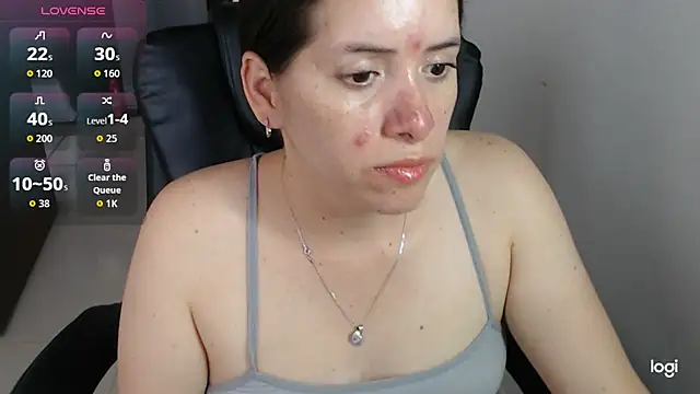 Snapshot of spicey_latina chatting on 05.15.26 spicey latina online show from 05.15.26