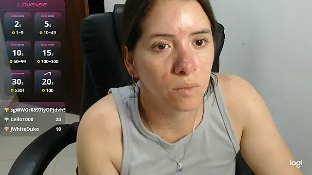 Snapshot of spicey_latina chatting on 05.27.26 spicey latina online show from 05.27.26