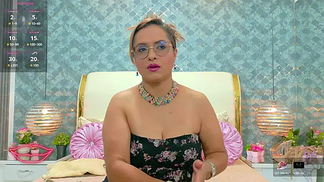 MarilynVega1 online show from 11.12.25