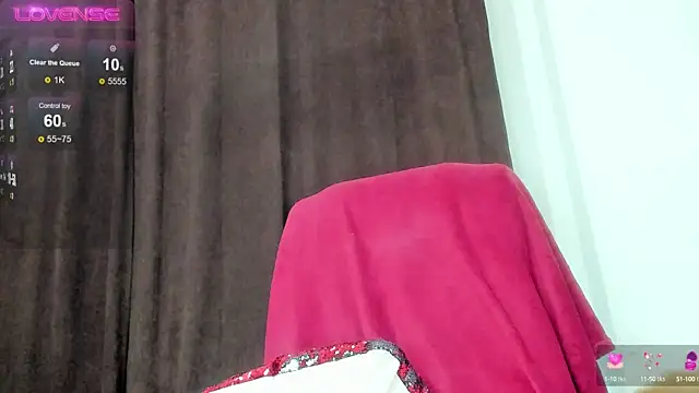 Snapshot of Allees95 chatting on 01.21.25 Allees95 online show from 01.21.25