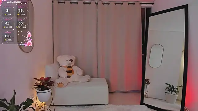 roxie gates  online show from 11.17.25