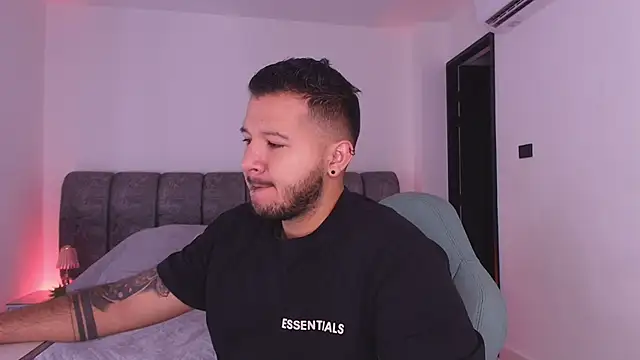 Snapshot of mister_miike chatting on 02.07.26 mister miike online show from 02.07.26