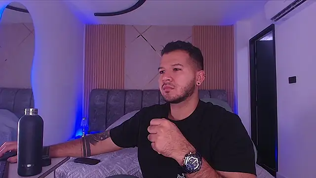 Snapshot of mister_miike chatting on 02.13.26 mister miike online show from 02.13.26