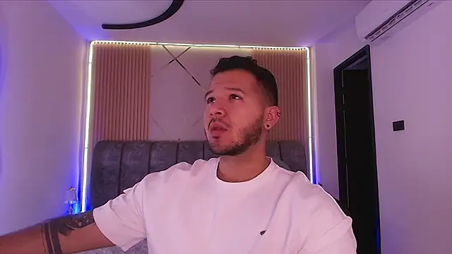 Snapshot of mister_miike chatting on 02.14.26 mister miike online show from 02.14.26