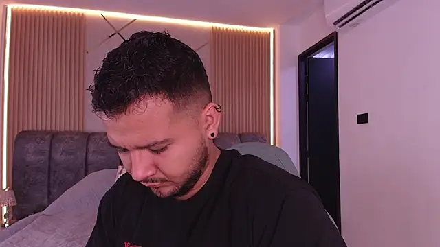 Snapshot of mister_miike chatting on 02.20.26 mister miike online show from 02.20.26