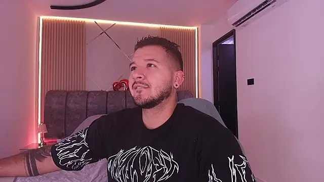 Snapshot of mister_miike chatting on 02.24.26 mister miike online show from 02.24.26