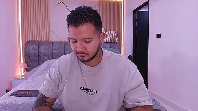 Snapshot of mister_miike chatting on 02.26.26 mister miike online show from 02.26.26