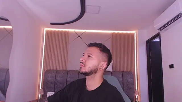 Snapshot of mister_miike chatting on 03.05.26 mister miike online show from 03.05.26