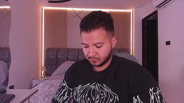 Snapshot of mister_miike chatting on 03.13.26 mister miike online show from 03.13.26