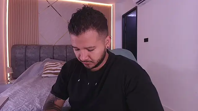 Snapshot of mister_miike chatting on 03.14.26 mister miike online show from 03.14.26