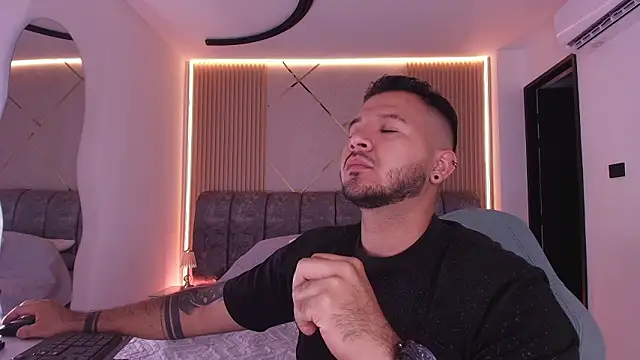 Snapshot of mister_miike chatting on 03.15.26 mister miike online show from 03.15.26