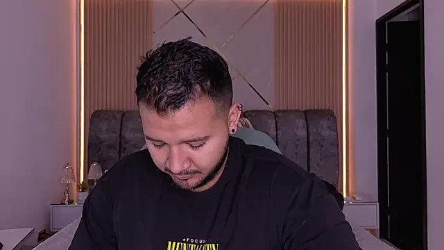 Snapshot of mister_miike chatting on 06.28.26 mister miike online show from 06.28.26