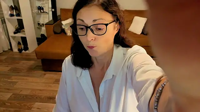 Snapshot of CaringSophie chatting on 11.22.25 CaringSophie online show from 11.22.25