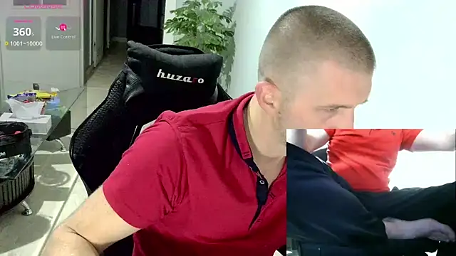 Snapshot of Maribor chatting on 10.31.25 Maribor online show from 10.31.25