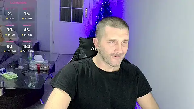 Snapshot of Maribor chatting on 12.21.25 Maribor online show from 12.21.25