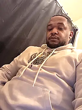 Snapshot of Oakcliffjacker chatting on 10.31.25 Oakcliffjacker online show from 10.31.25