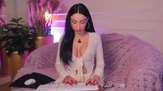 Anais Bloom online show from 07.07.26