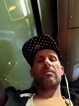 Snapshot of FireFox_Feel chatting on 12.04.24 FireFox Feel online show from 12.04.24