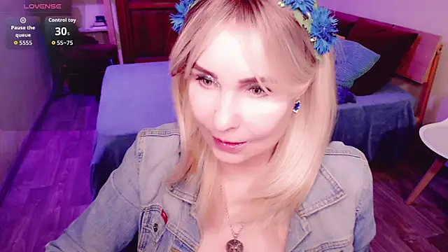 Snapshot of _unique_cam_ chatting on 04.18.26 unique cam online show from 04.18.26