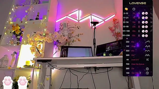Elena-Marilyn online show from 04.22.26
