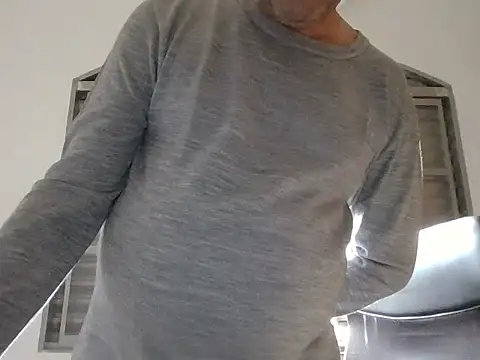 Snapshot of niceguyjr chatting on 11.03.25 niceguyjr online show from 11.03.25