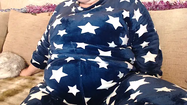 Amy August online show from 12.17.25