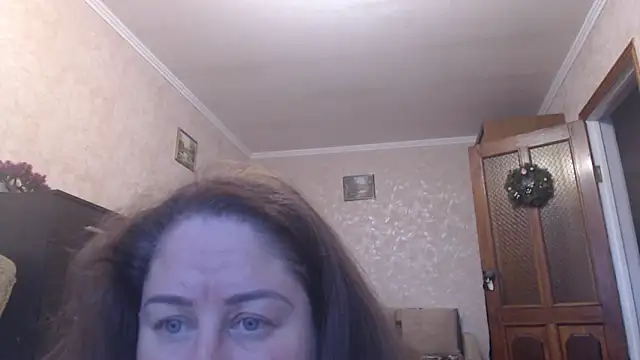 Amy August online show from 04.25.26