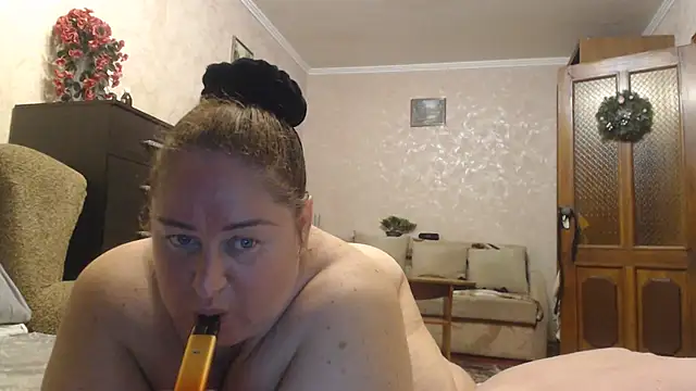 Snapshot of Amy_August chatting on 06.19.26 Amy August online show from 06.19.26
