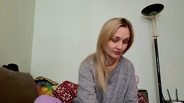 ModelEva online show from 12.02.25