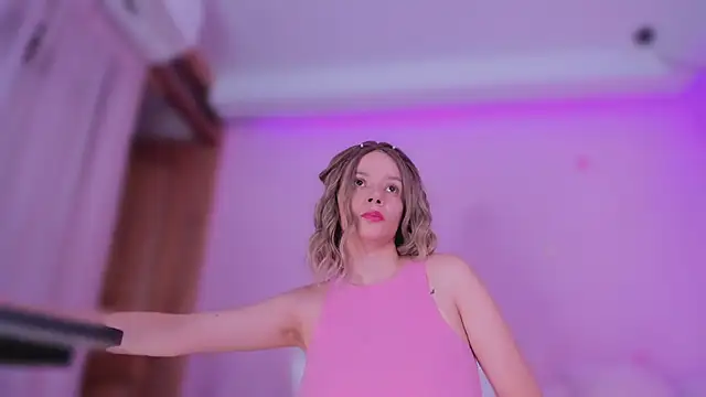 bella adams  online show from 03.06.25