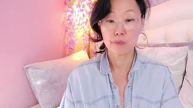 Asian legs online show from 05.04.26