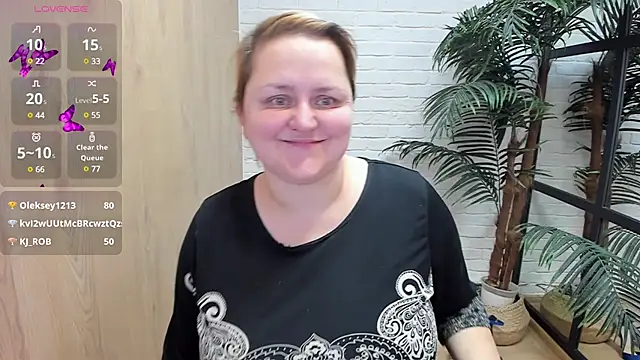 Snapshot of ScarlettSoft chatting on 12.16.24 ScarlettSoft online show from 12.16.24