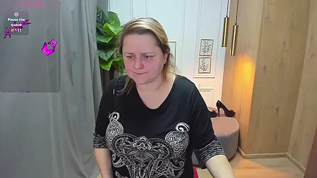 Snapshot of ScarlettSoft chatting on 12.17.24 ScarlettSoft online show from 12.17.24