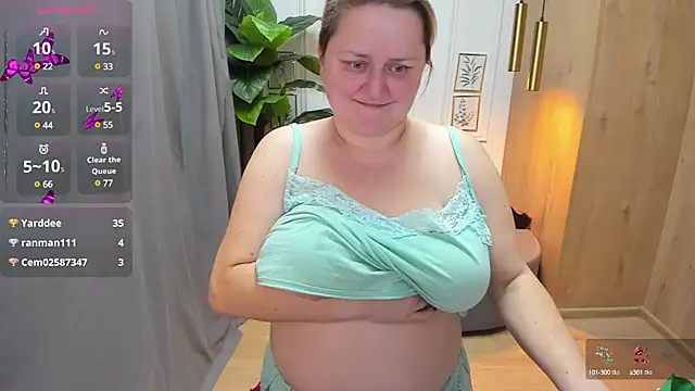 Snapshot of ScarlettSoft chatting on 12.17.24 ScarlettSoft online show from 12.17.24