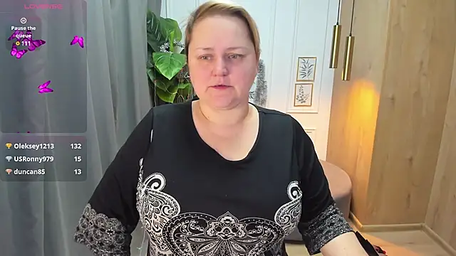 Snapshot of ScarlettSoft chatting on 12.26.24 ScarlettSoft online show from 12.26.24