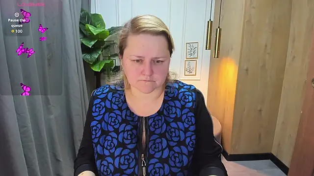 Snapshot of ScarlettSoft chatting on 10.21.25 ScarlettSoft online show from 10.21.25