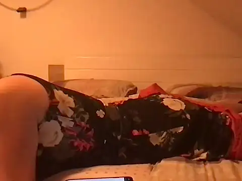 Snapshot of Moistdevil chatting on 01.06.25 Moistdevil online show from 01.06.25