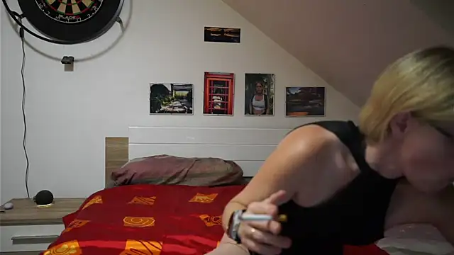 Snapshot of Moistdevil chatting on 11.18.25 Moistdevil online show from 11.18.25