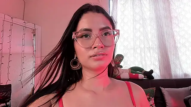 PaulinaBelushi online show from 12.18.24