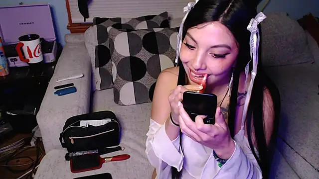 Snapshot of NativeNymph chatting on 09.12.25 NativeNymph online show from 09.12.25