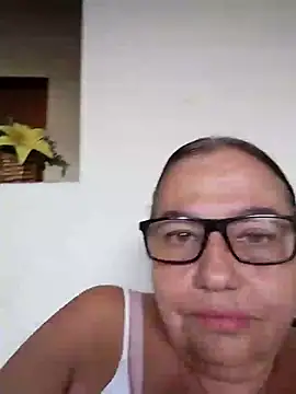 Snapshot of catdool chatting on 01.04.25 catdool online show from 01.04.25