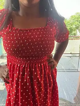 Dhiyapink online show from 03.07.25